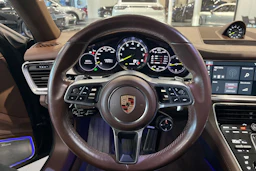 ruskea Porsche Panamera 2018 kuva 13.