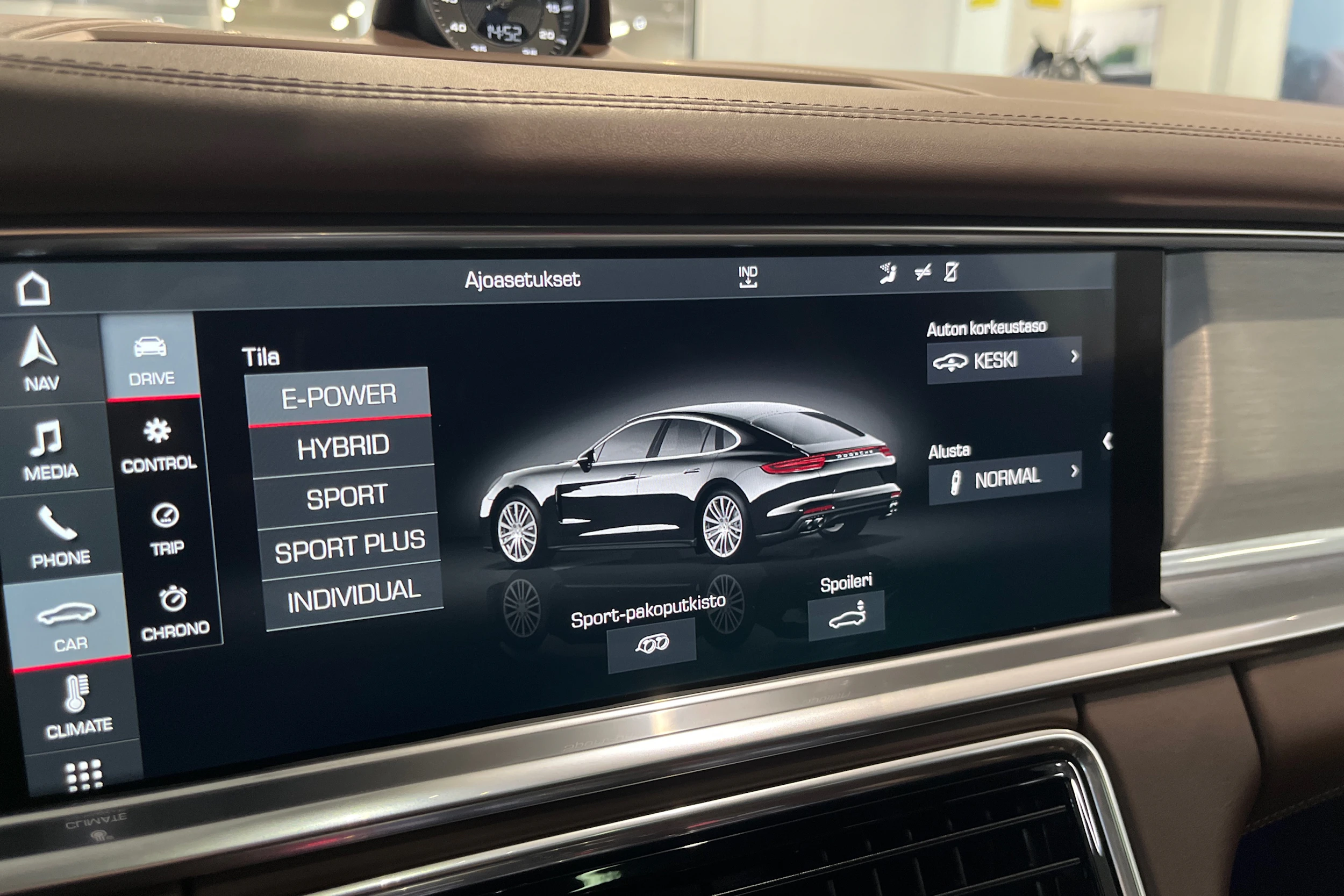ruskea Porsche Panamera 2018 kuva 15.