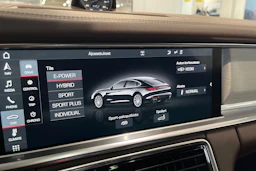ruskea Porsche Panamera 2018 kuva 15.