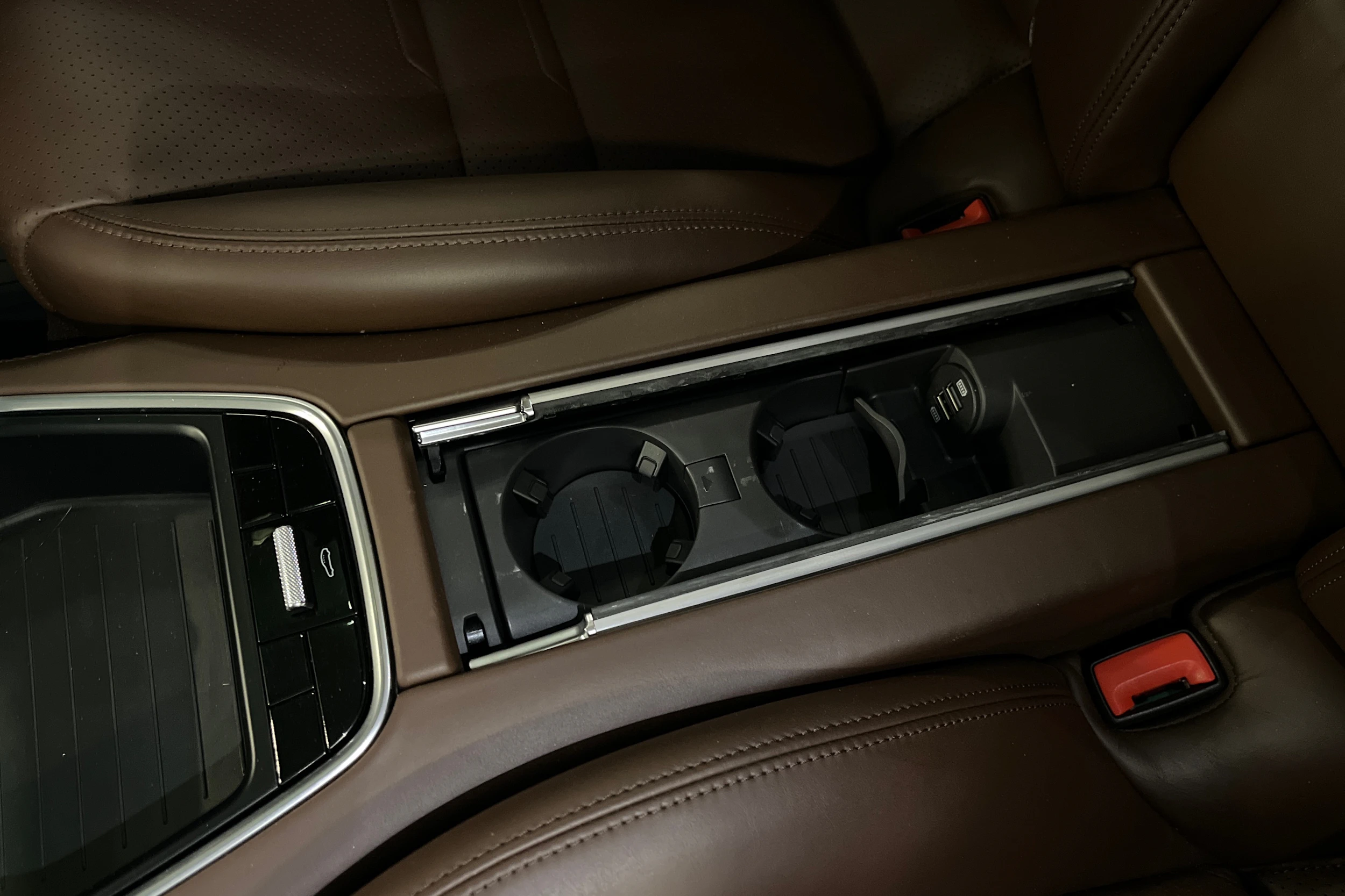 ruskea Porsche Panamera 2018 kuva 17.