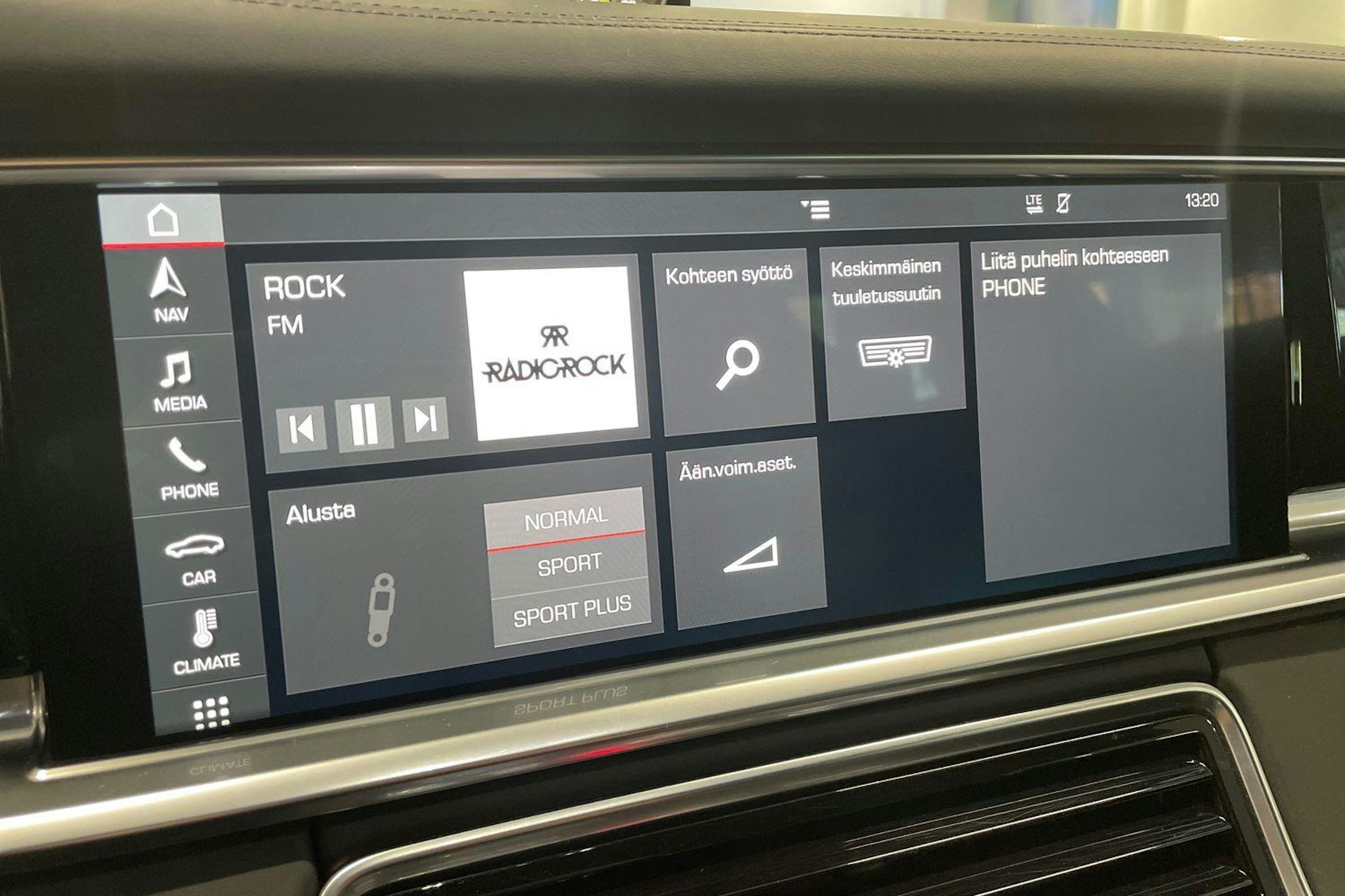met. Harmaa Porsche Panamera 2018 kuva 13.