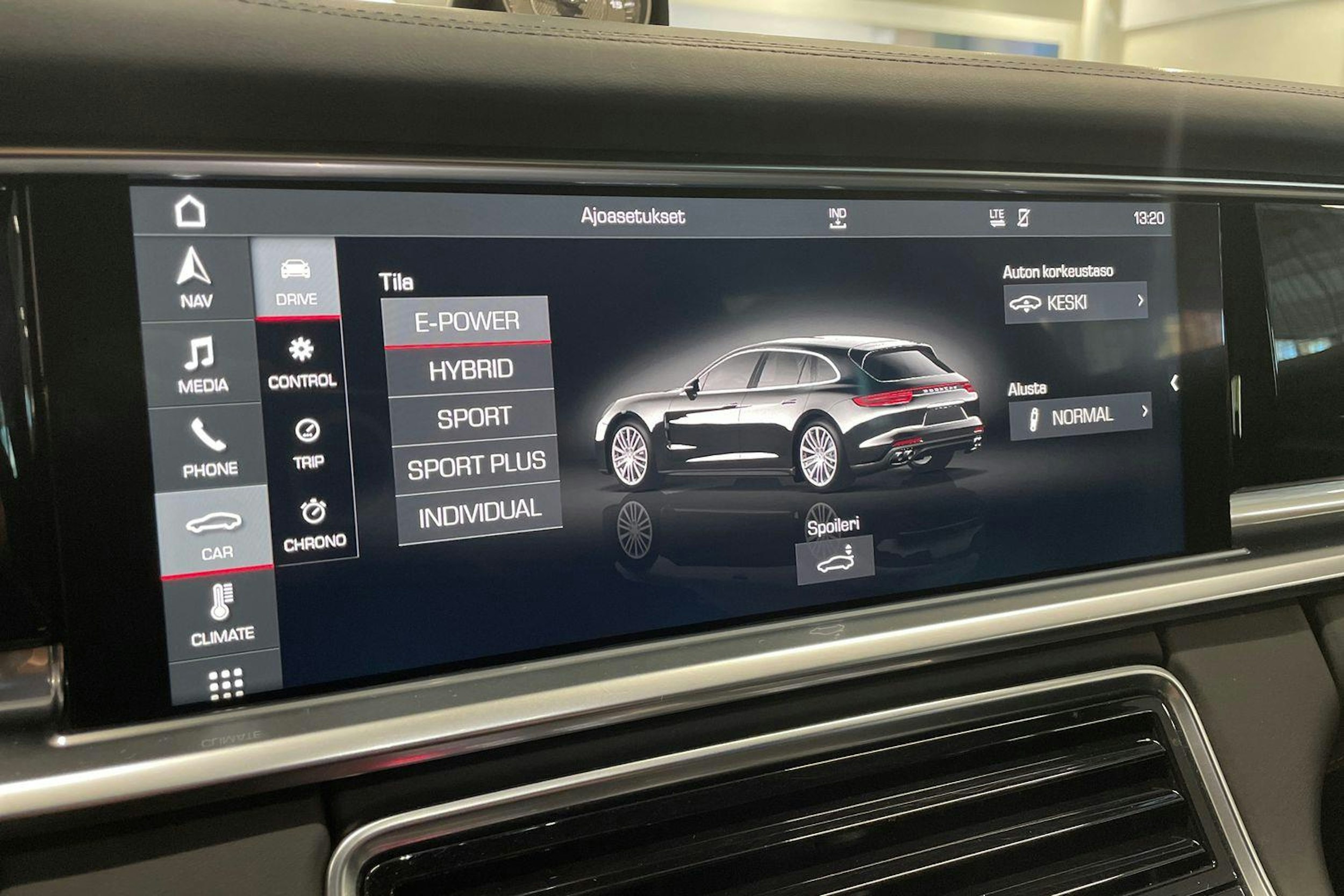 met. Harmaa Porsche Panamera 2018 kuva 15.