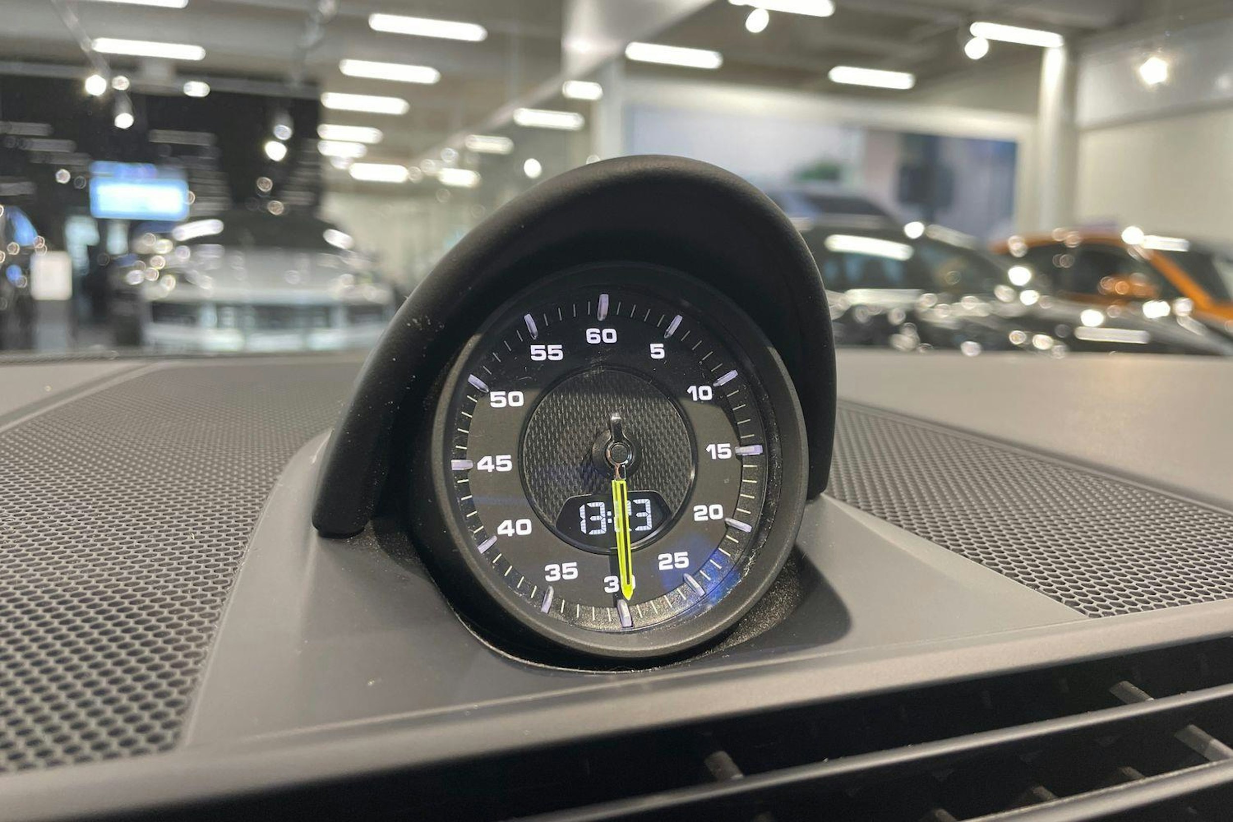 met. Harmaa Porsche Panamera 2018 kuva 18.