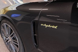 met. Harmaa Porsche Panamera 2018 kuva 22.