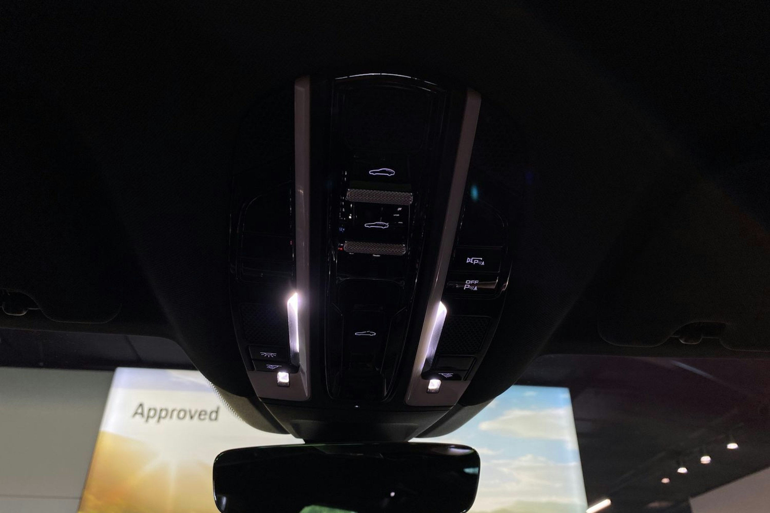 met. Harmaa Porsche Panamera 2018 kuva 23.