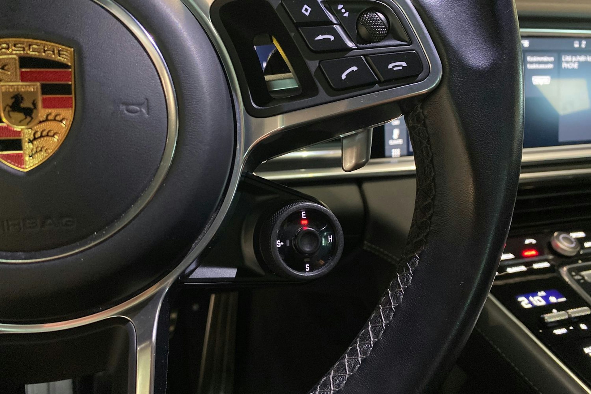 met. Harmaa Porsche Panamera 2018 kuva 28.