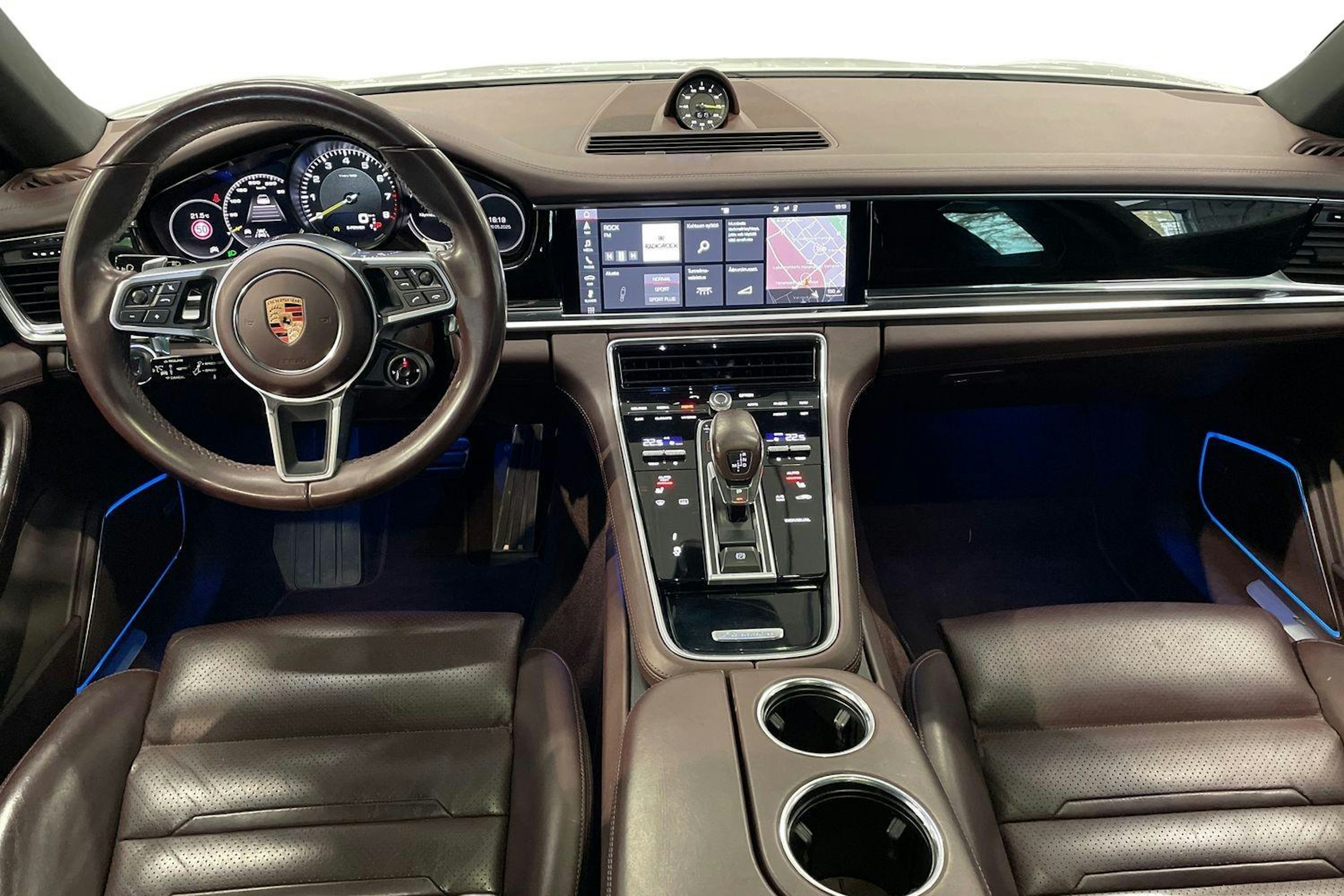 met. Valkoinen Porsche Panamera 2018 kuva 7.