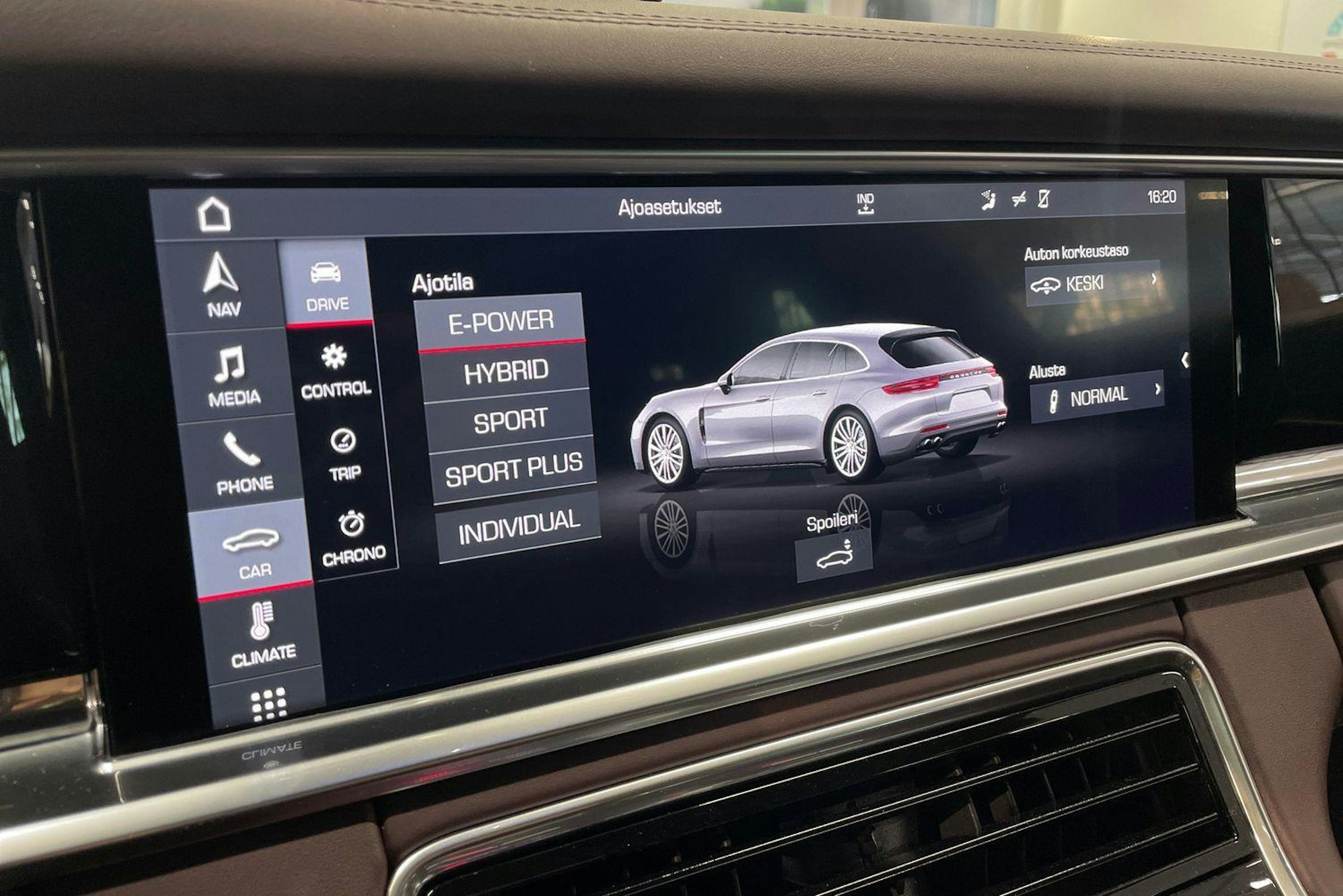 met. Valkoinen Porsche Panamera 2018 kuva 11.