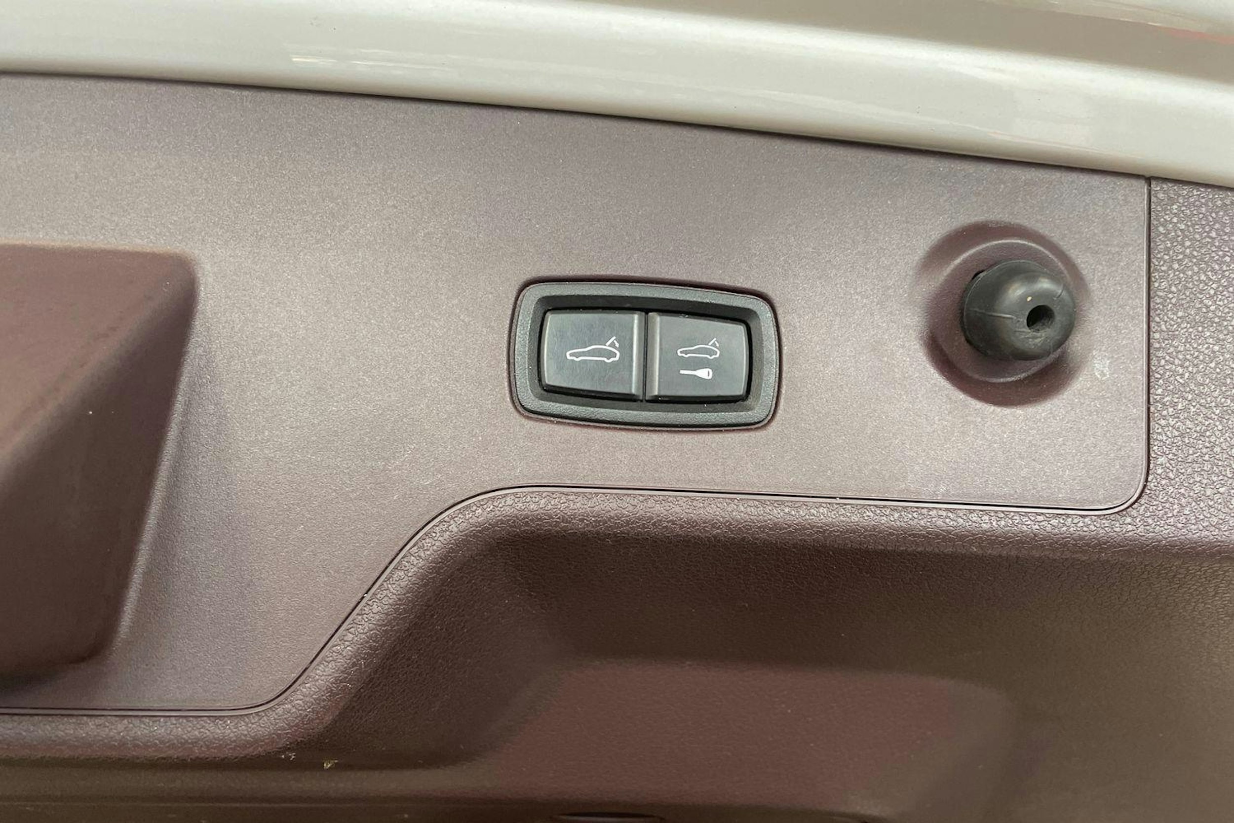 met. Valkoinen Porsche Panamera 2018 kuva 21.