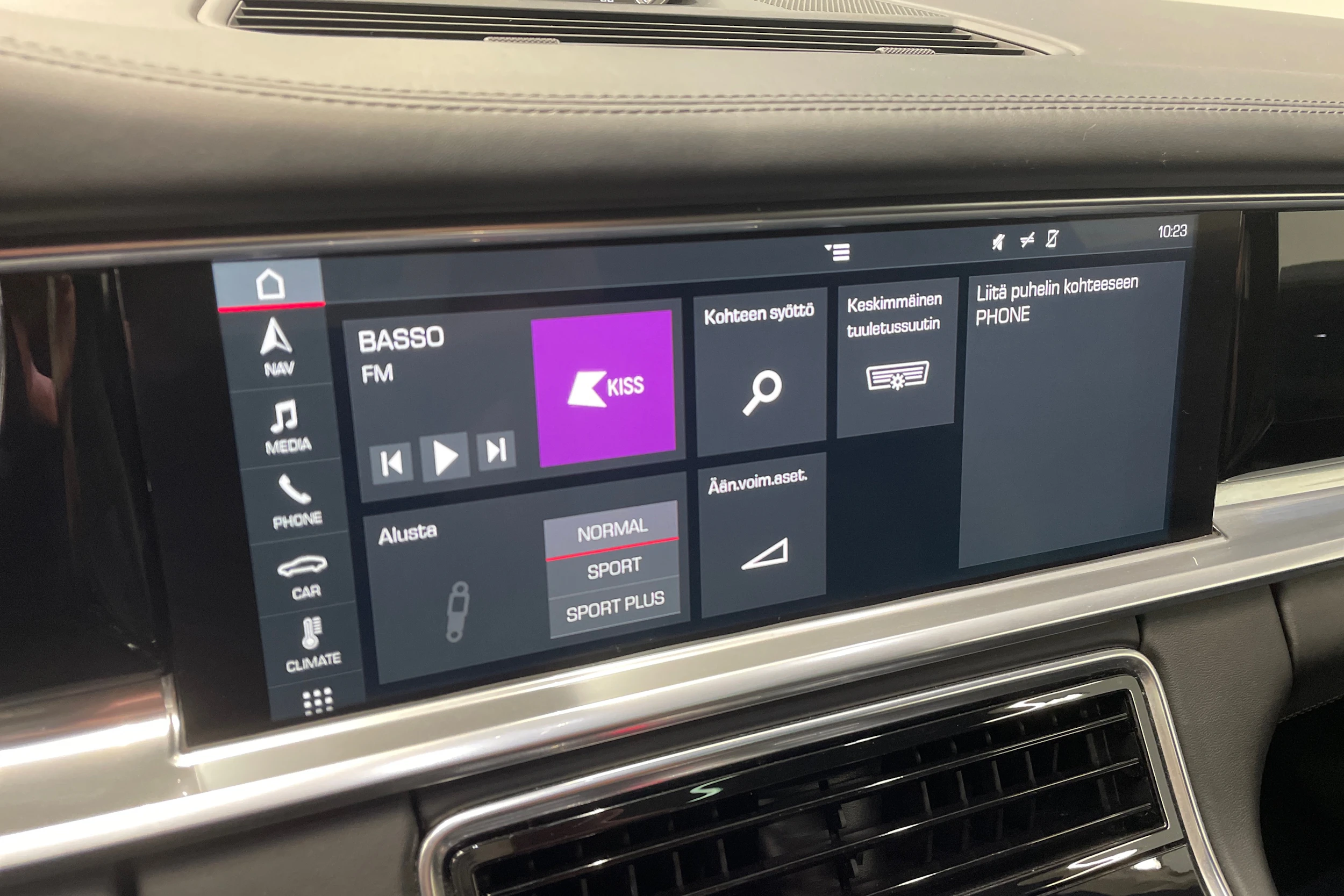 Harmaa Porsche Panamera 2018 kuva 11.