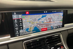 Harmaa Porsche Panamera 2018 kuva 12.
