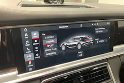 Harmaa Porsche Panamera 2018 kuva 13.