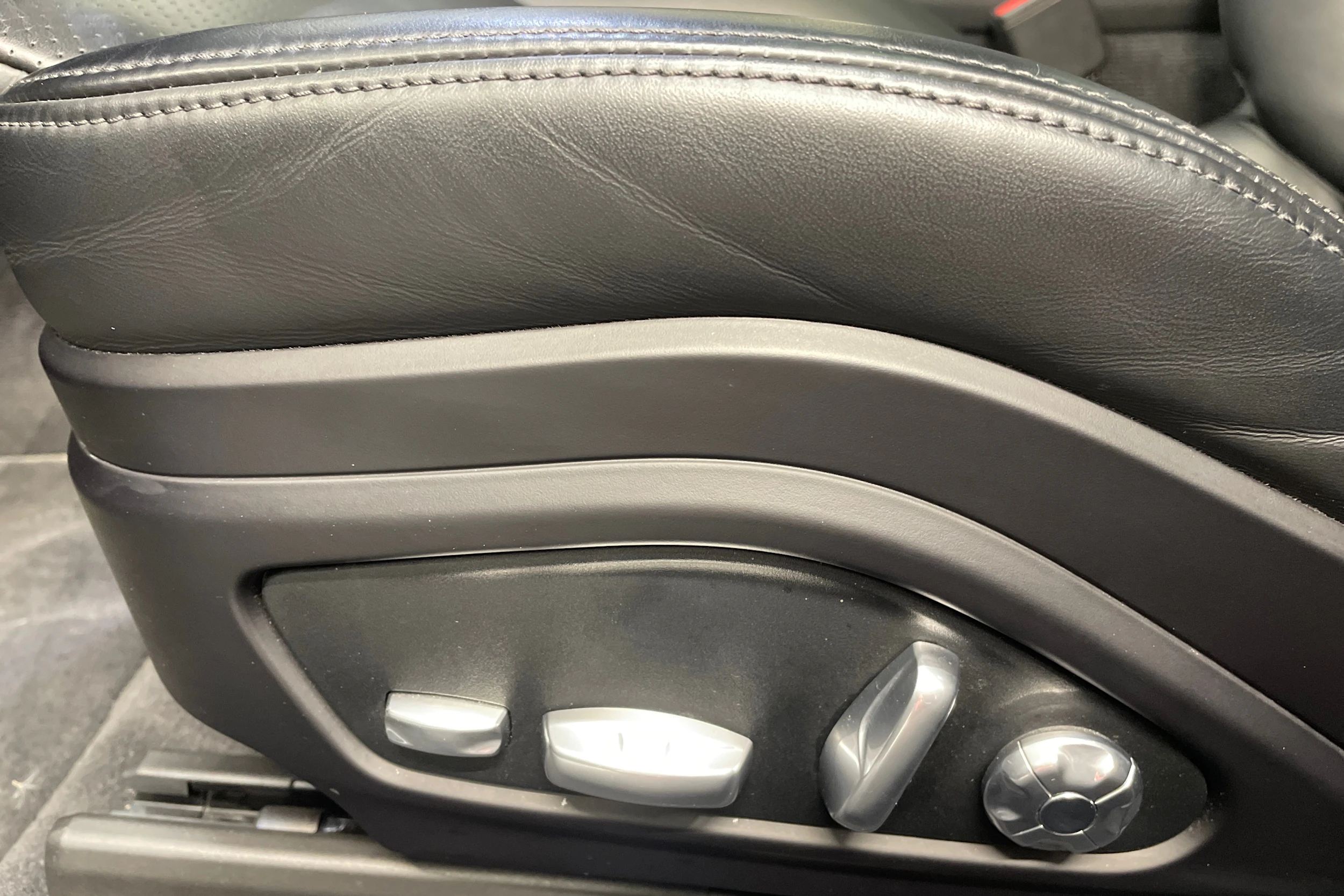 Harmaa Porsche Panamera 2018 kuva 15.