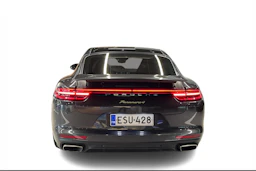 Harmaa Porsche Panamera 2018 kuva 3.