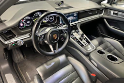 Harmaa Porsche Panamera 2018 kuva 7.