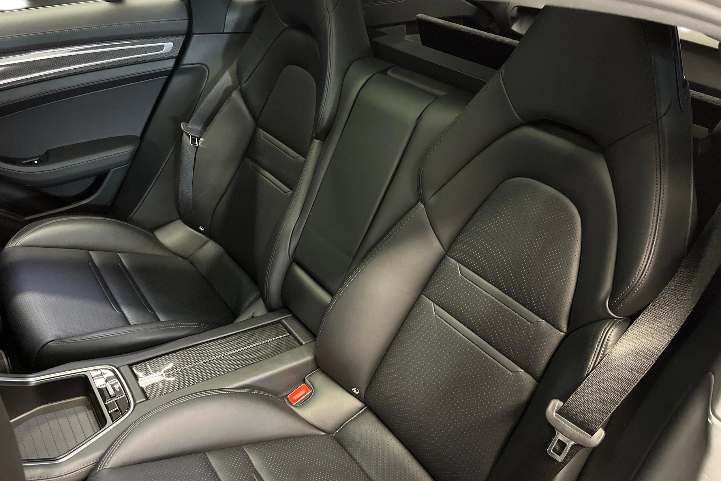 Harmaa Porsche Panamera 2018 kuva 10.