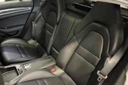 Harmaa Porsche Panamera 2018 kuva 10.