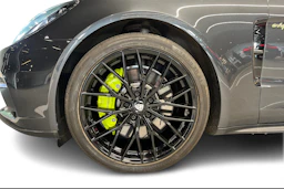 Harmaa Porsche Panamera 2018 kuva 11.