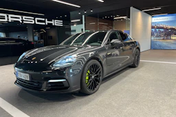 Harmaa Porsche Panamera 2018 kuva 13.