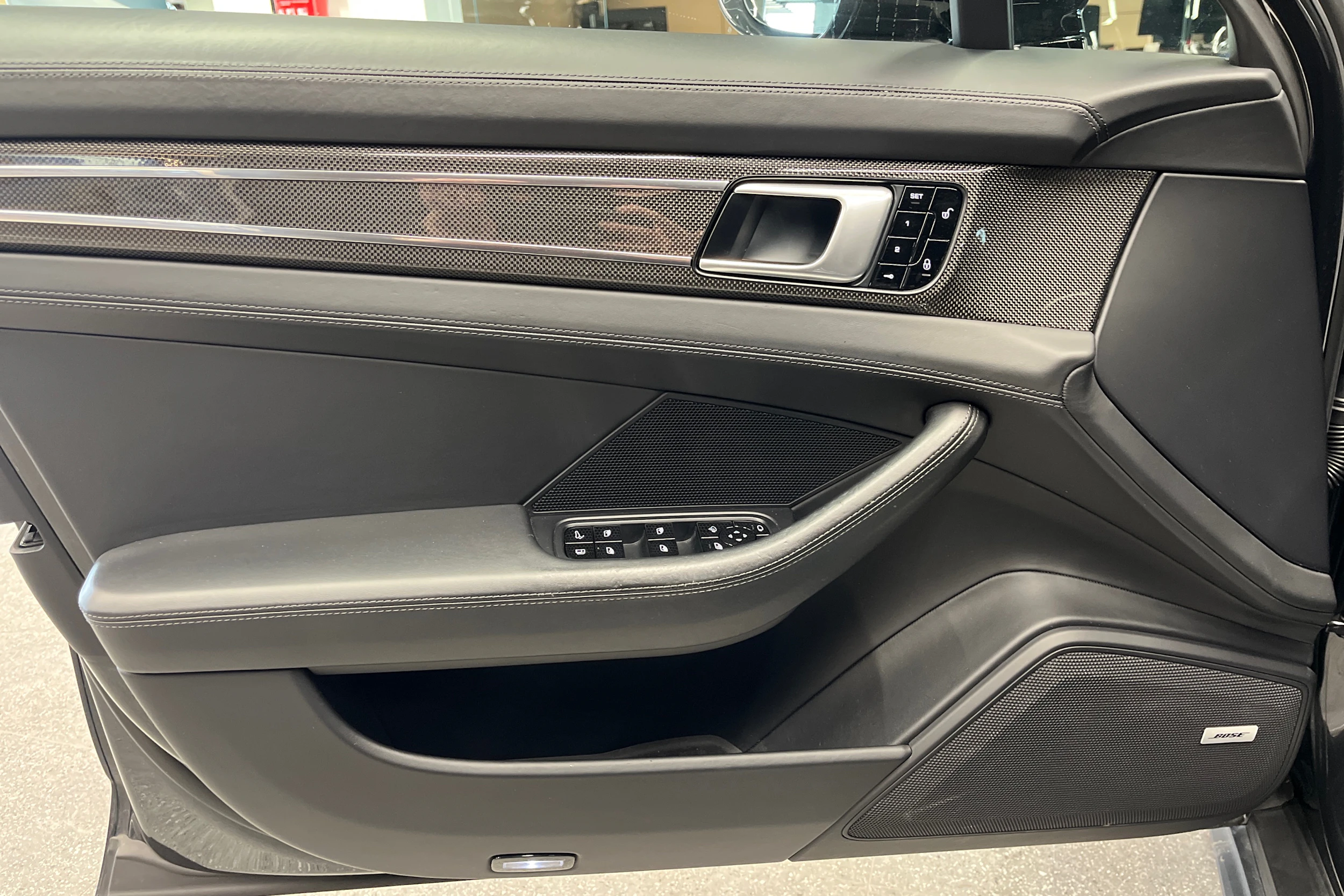 Harmaa Porsche Panamera 2018 kuva 15.