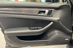 Harmaa Porsche Panamera 2018 kuva 15.
