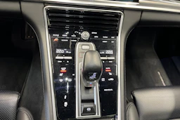 Harmaa Porsche Panamera 2018 kuva 21.