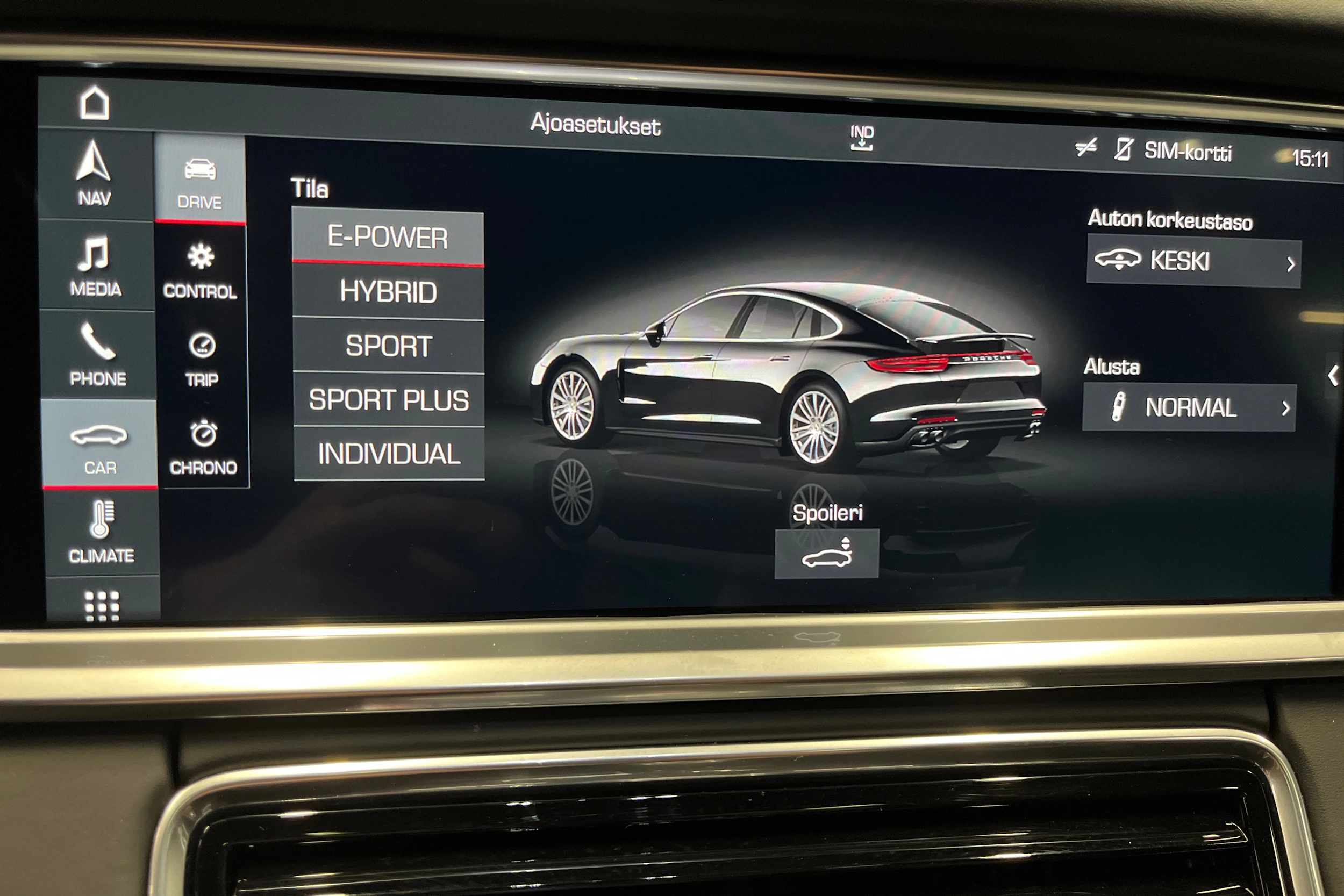 Harmaa Porsche Panamera 2018 kuva 22.