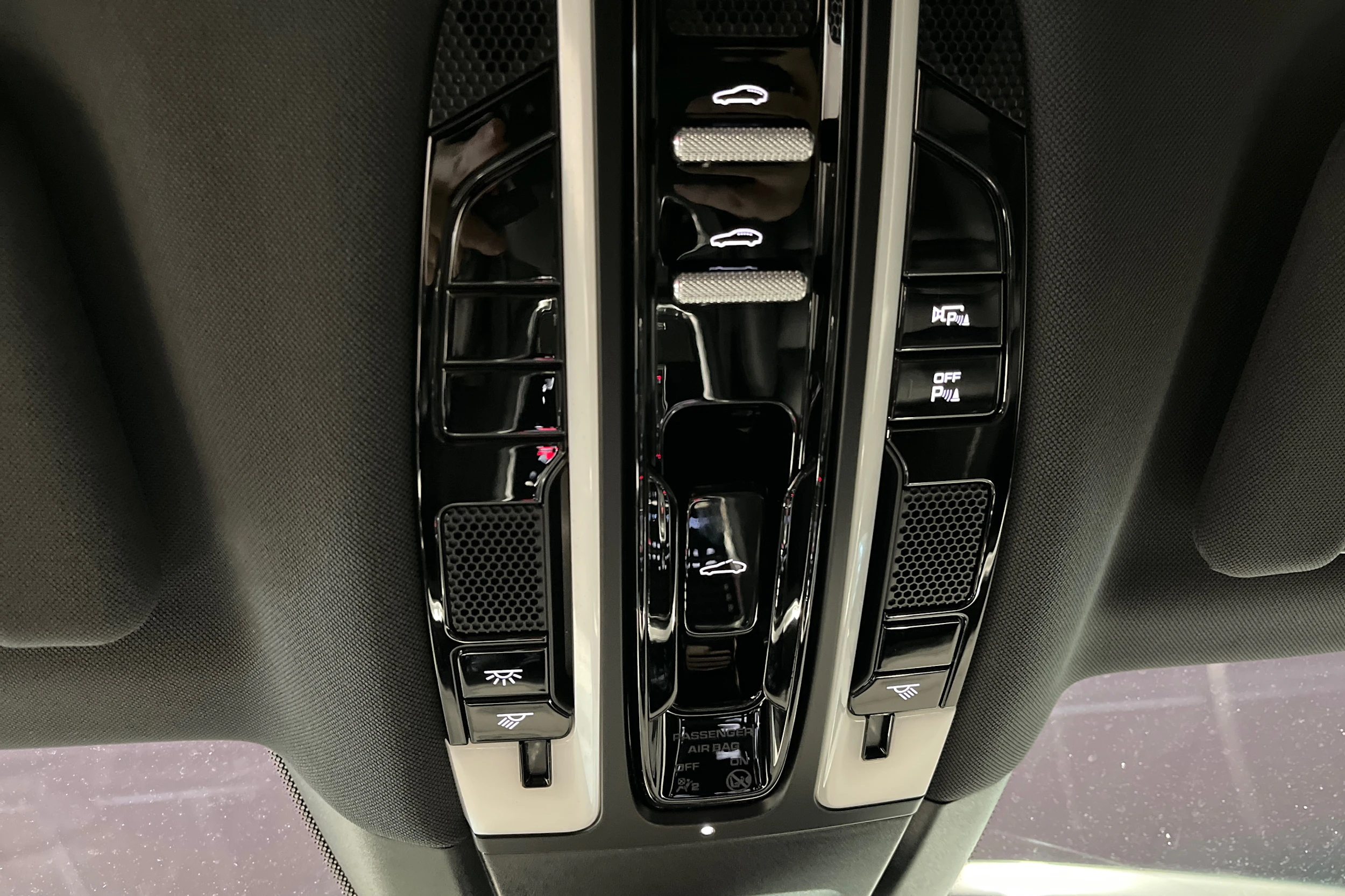 Harmaa Porsche Panamera 2018 kuva 27.