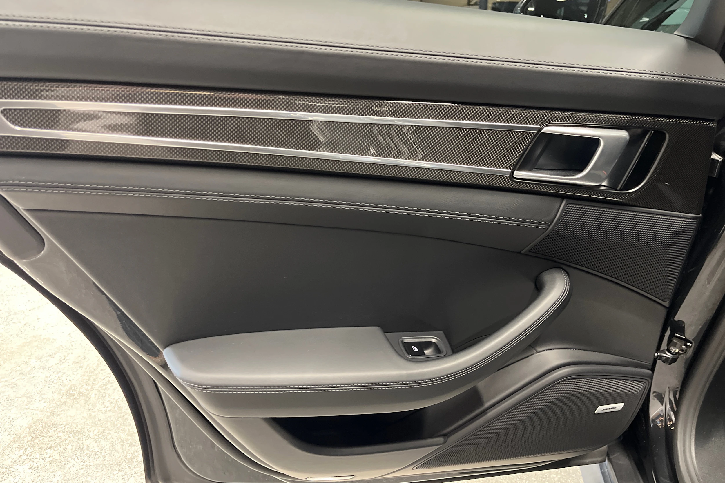 Harmaa Porsche Panamera 2018 kuva 29.