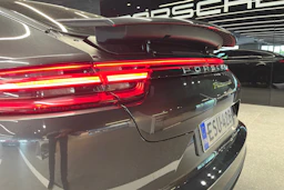 Harmaa Porsche Panamera 2018 kuva 33.