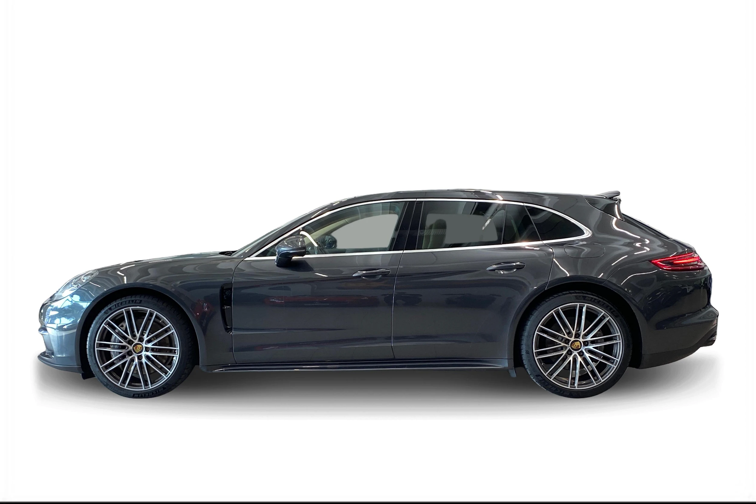 Harmaa Porsche Panamera 2018 kuva 5.