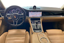 Harmaa Porsche Panamera 2018 kuva 7.