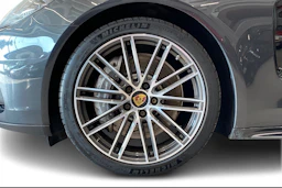 Harmaa Porsche Panamera 2018 kuva 9.