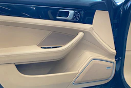 Harmaa Porsche Panamera 2018 kuva 11.