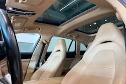 Harmaa Porsche Panamera 2018 kuva 13.