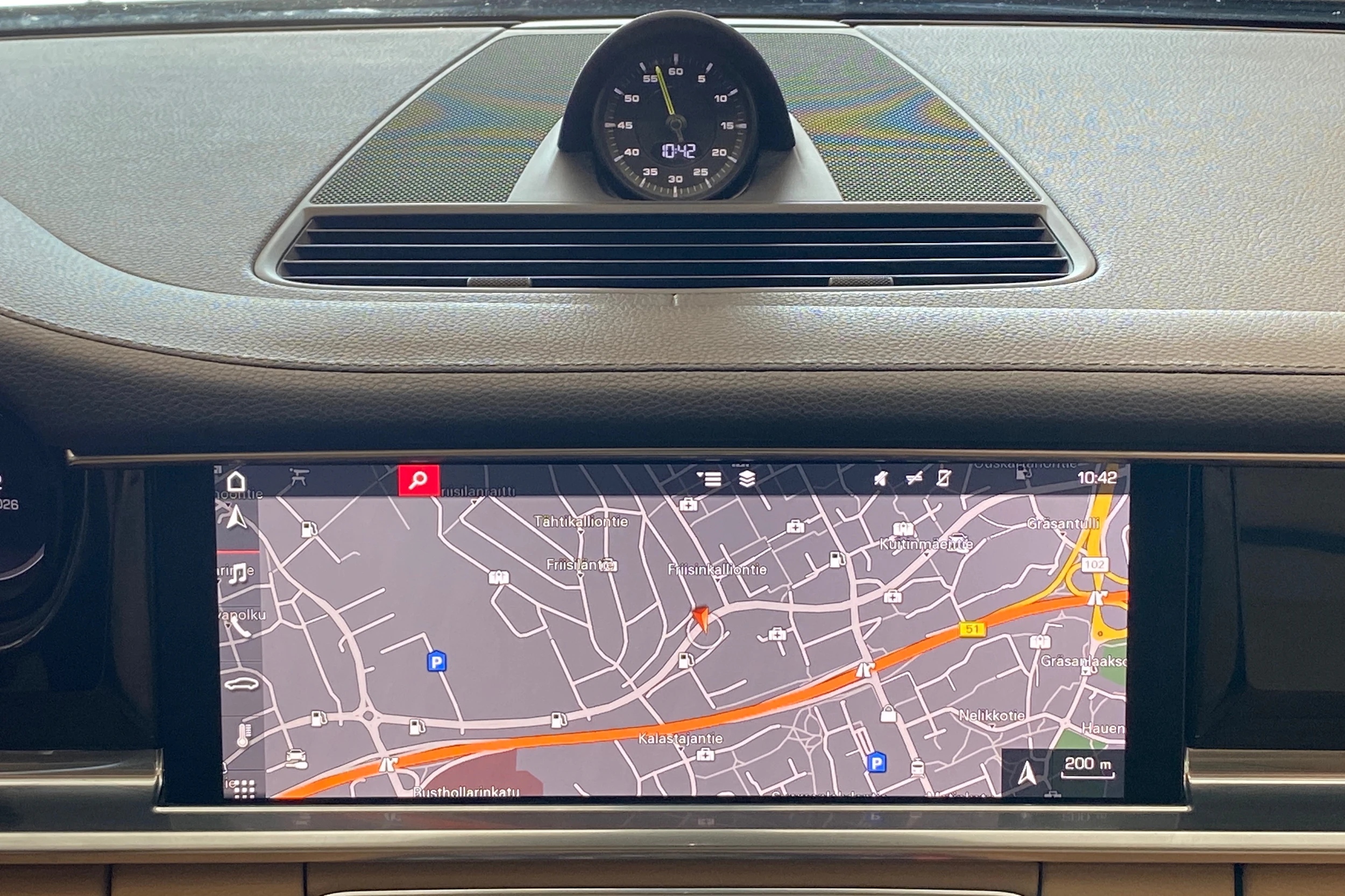 Harmaa Porsche Panamera 2018 kuva 15.