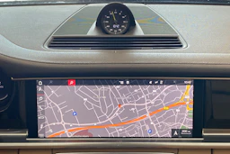 Harmaa Porsche Panamera 2018 kuva 15.