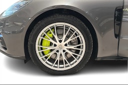 harmaa Porsche Panamera 2018 kuva 10.