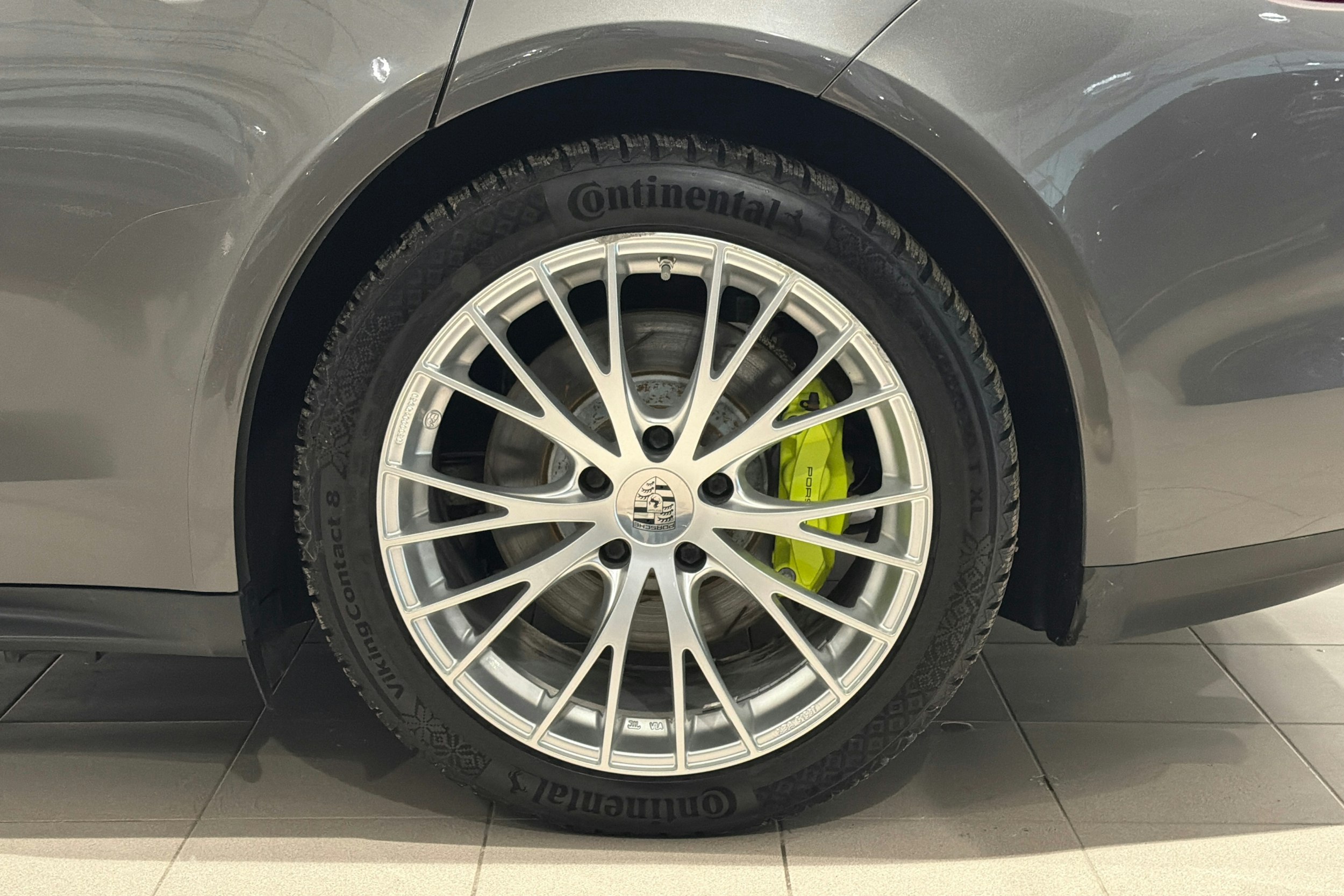 harmaa Porsche Panamera 2018 kuva 11.