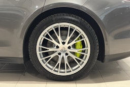 harmaa Porsche Panamera 2018 kuva 11.