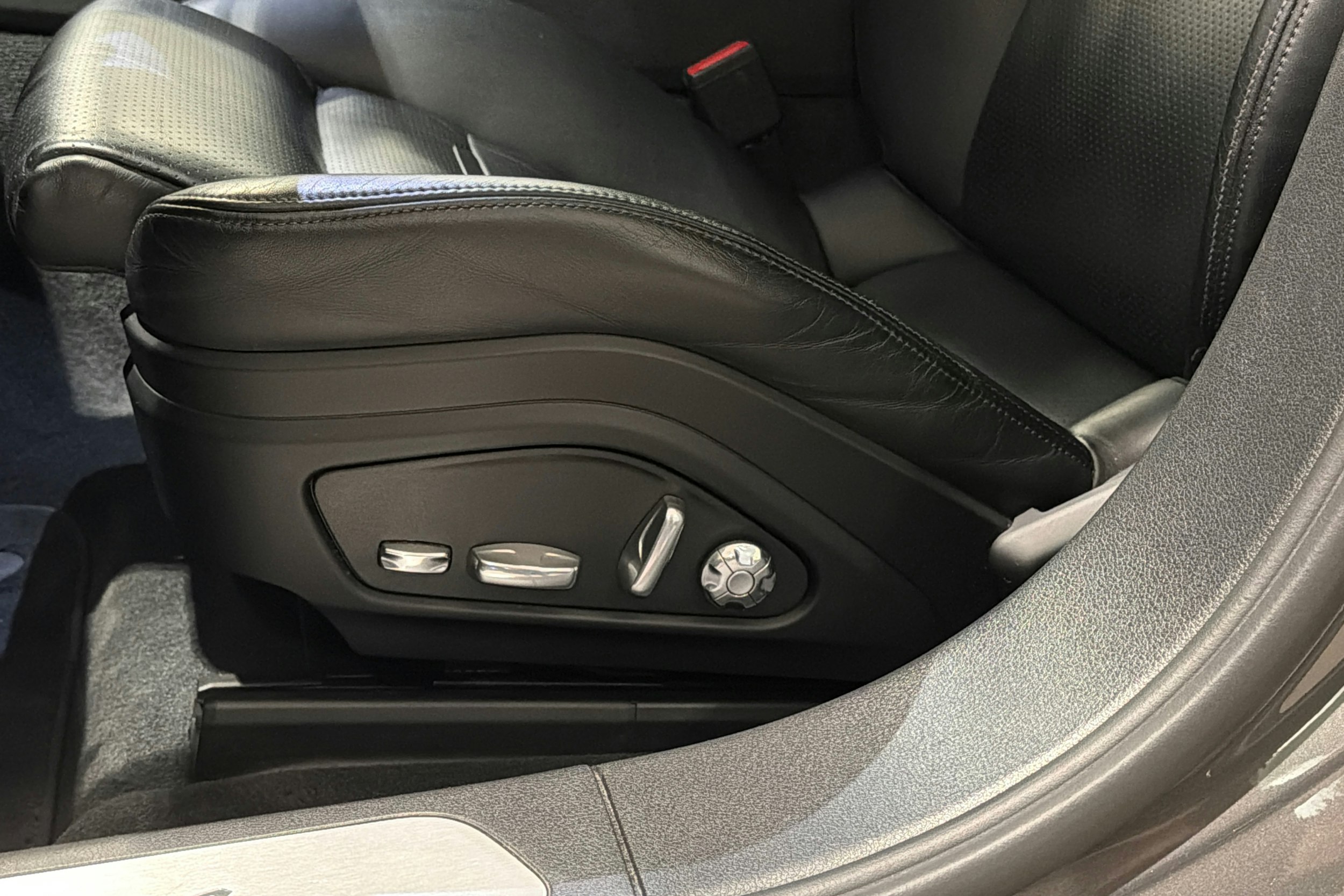 harmaa Porsche Panamera 2018 kuva 14.