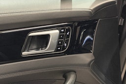 harmaa Porsche Panamera 2018 kuva 16.