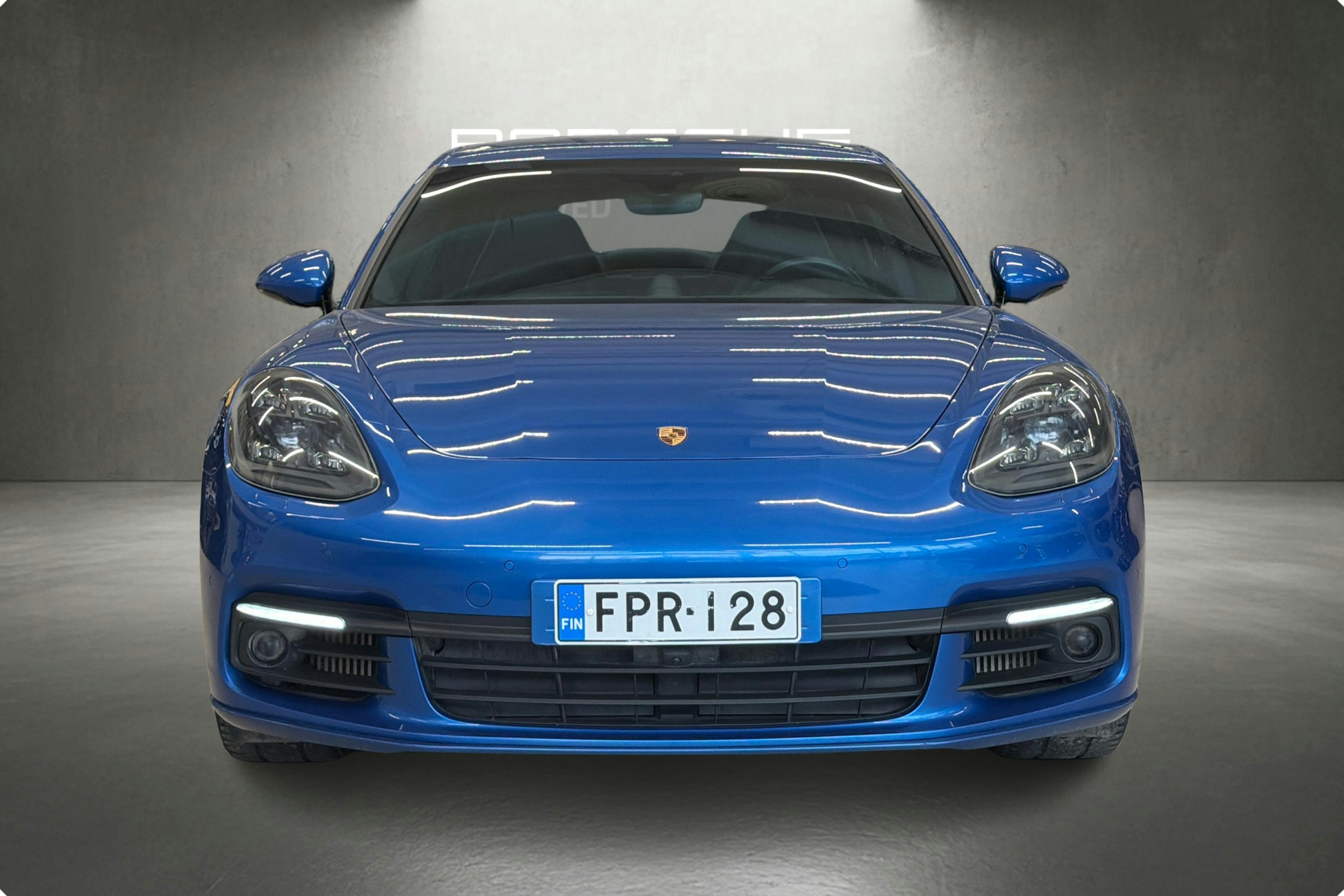 Sininen Porsche Panamera 2018 kuva 5.