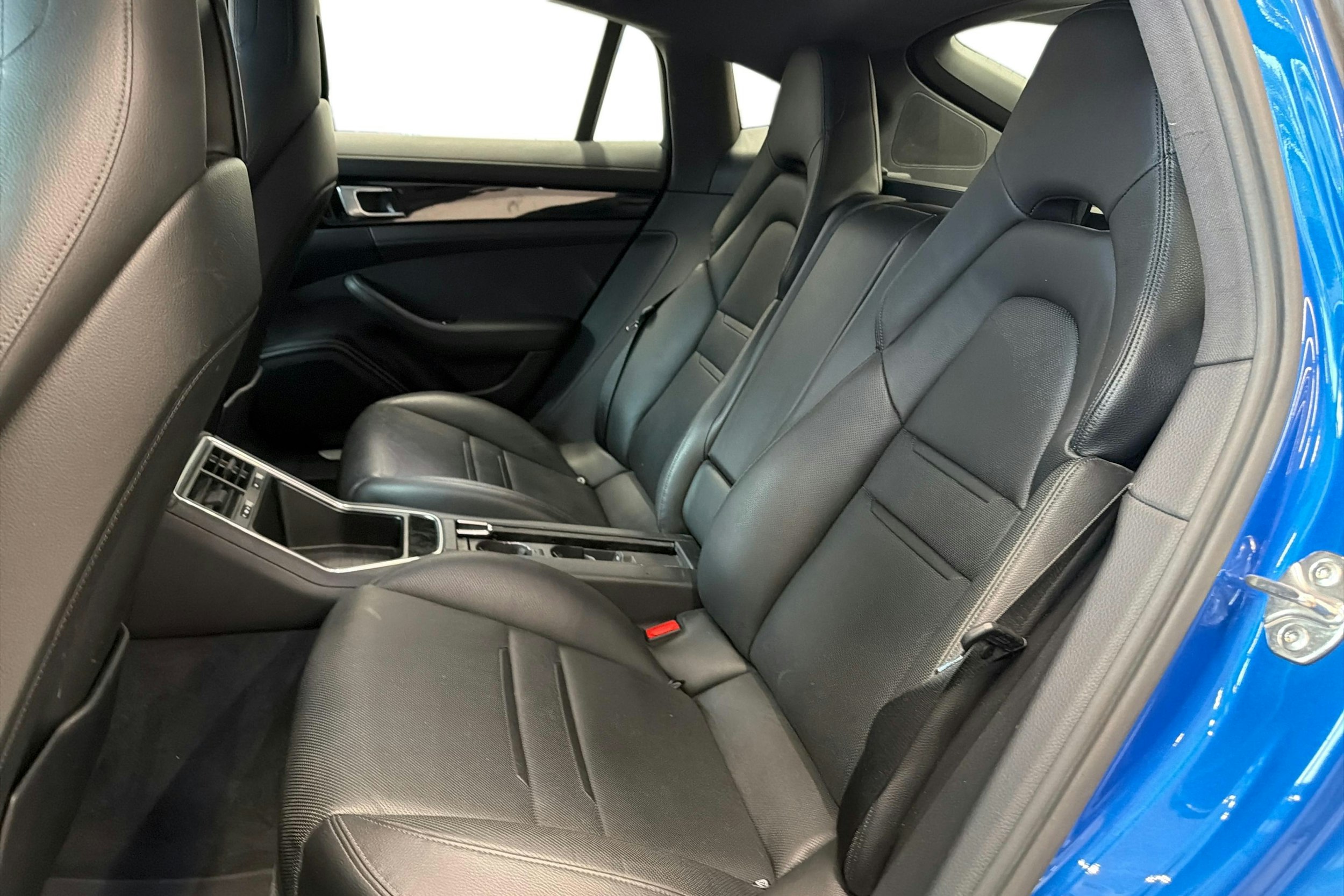 Sininen Porsche Panamera 2018 kuva 9.