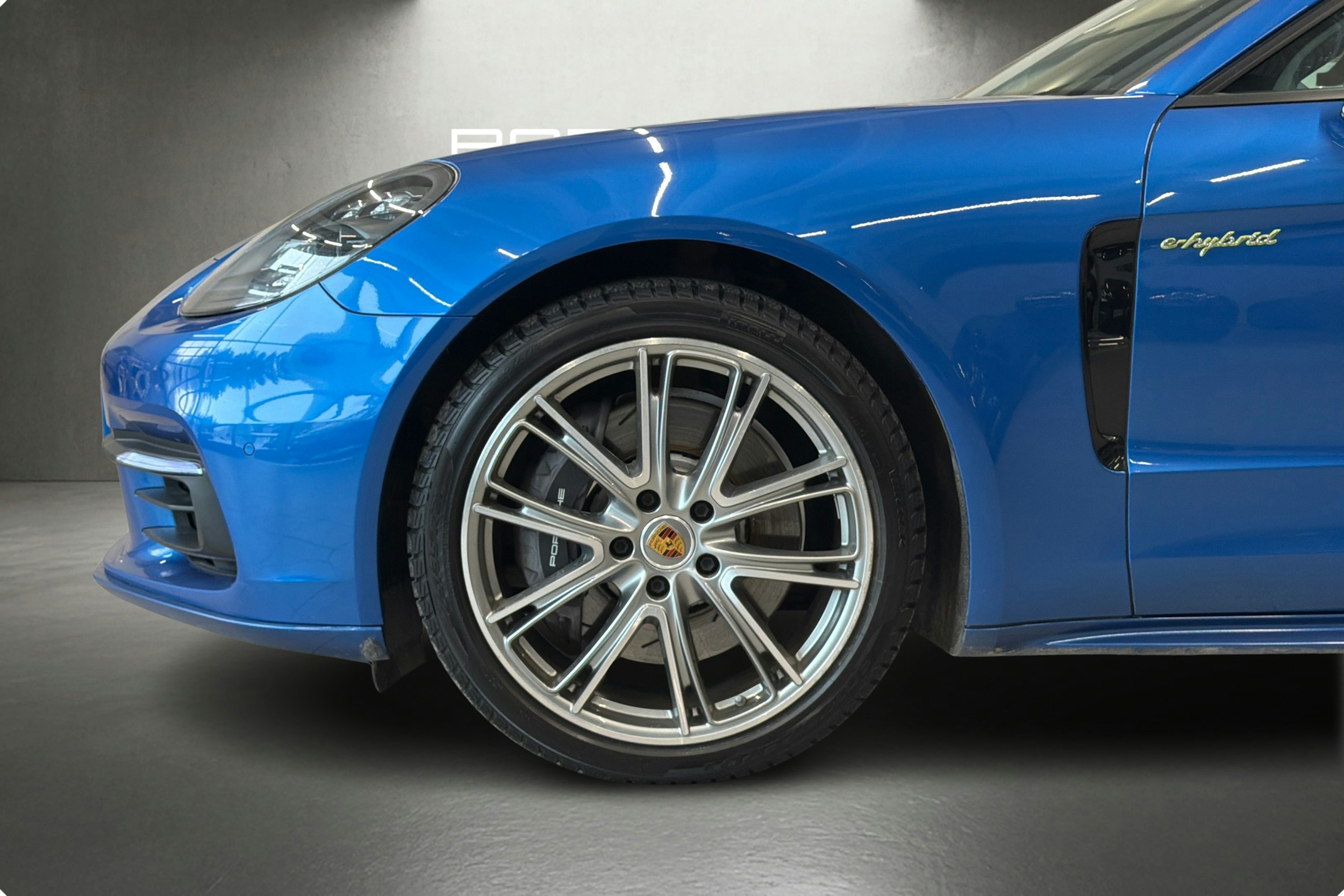 Sininen Porsche Panamera 2018 kuva 10.