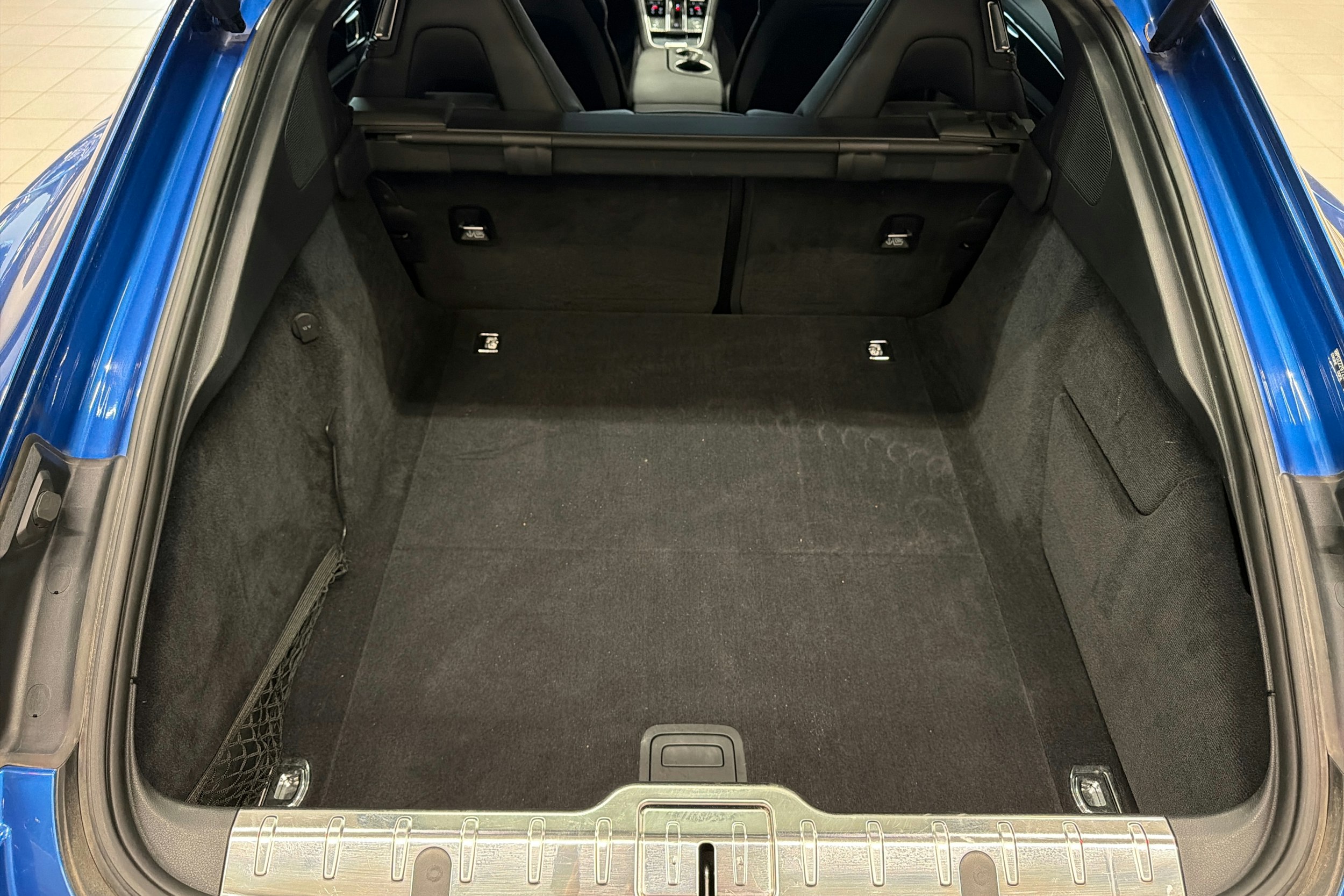 Sininen Porsche Panamera 2018 kuva 11.