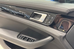 Sininen Porsche Panamera 2018 kuva 13.