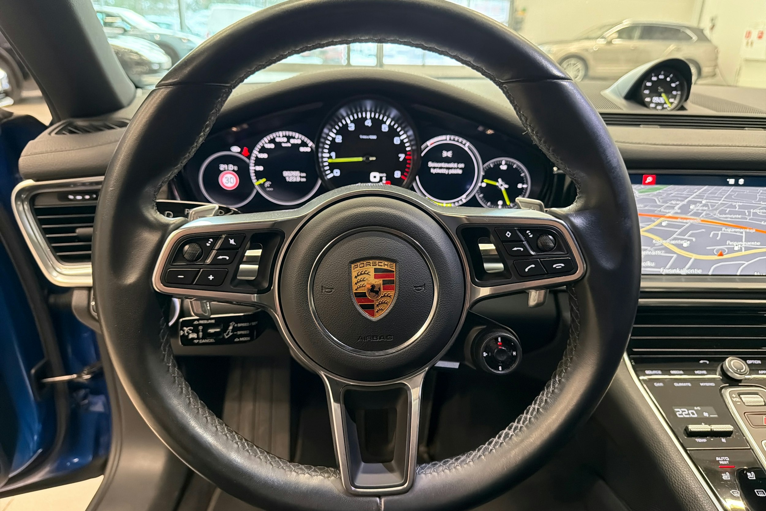 Sininen Porsche Panamera 2018 kuva 15.