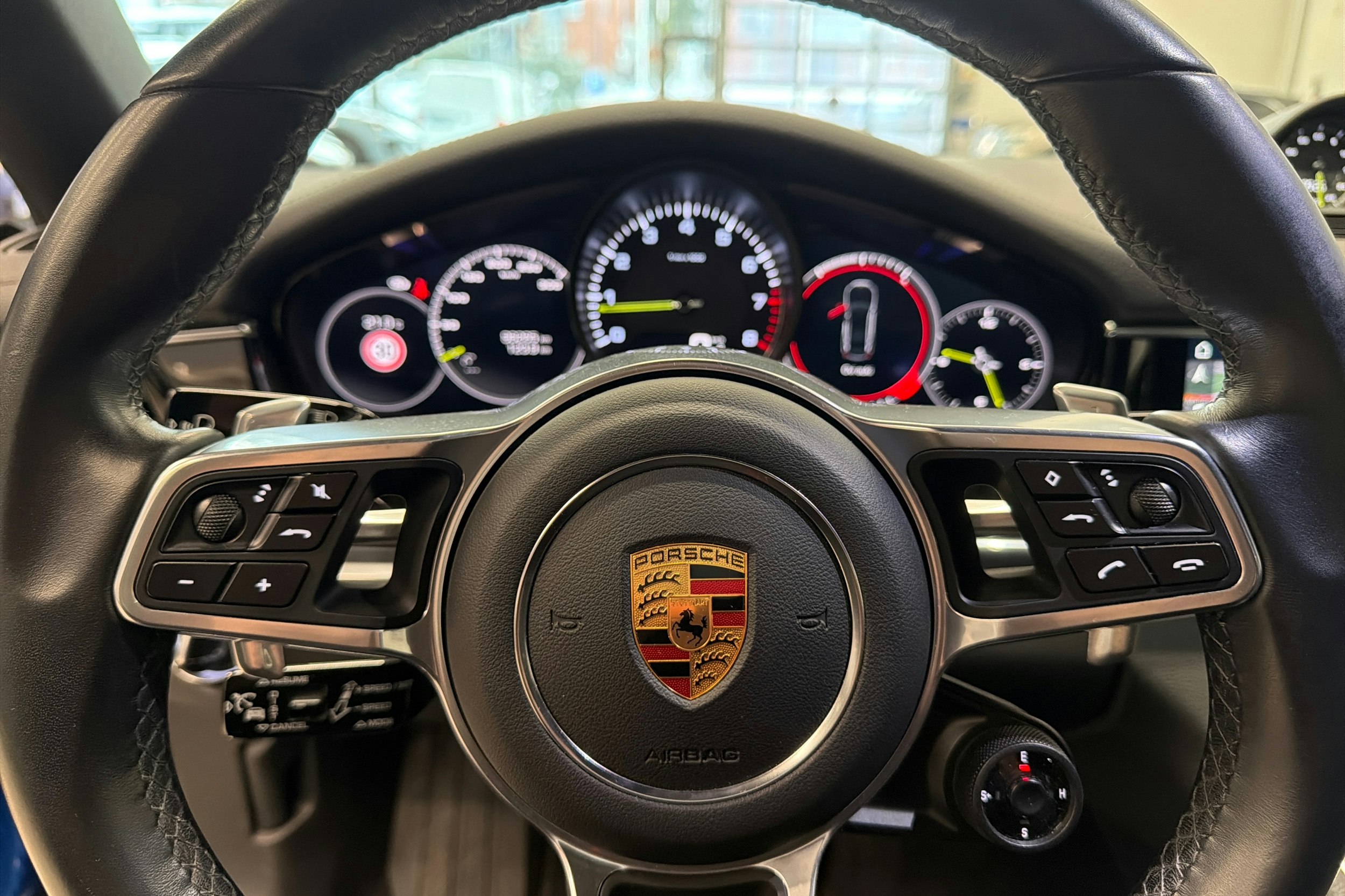 Sininen Porsche Panamera 2018 kuva 16.