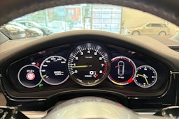 Sininen Porsche Panamera 2018 kuva 17.